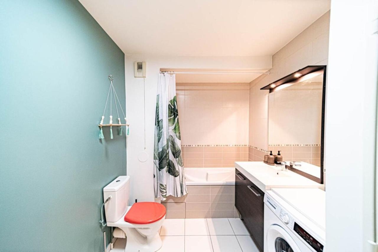 Le Petit Montel- Studio Avec Garage-Metro Valmy Ліон Екстер'єр фото